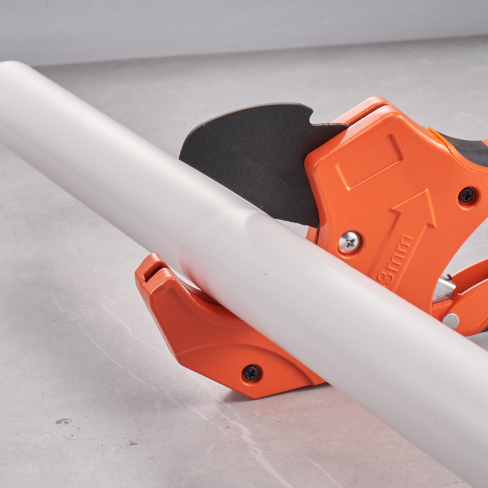 Gardening Tools: VEVOR PVC Pipe Cutter, 0-2-1/2" O.D. Ratcheting PVC Pipe Cutter, Heavy Duty Tube Cutting Tool with Spare SK5 Blade for PVC, CPVC, PP-R, PEX, PE, Rubber Hoses
