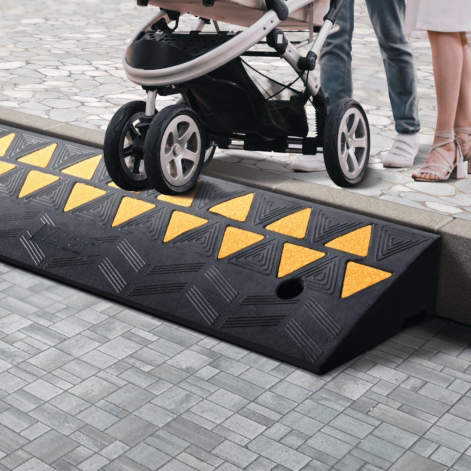 Traffic Control & Parking Tools: VEVOR Rubber Curb Ramp 9.4 cm Rise Height Sidewalk Curb Ramp, 25 cm Width 100 cm Length Driveway Ramp for Curb, 15T Heavy Duty Rubber Ramp for Forklifts, Trucks, Buses, Cars, Wheelchairs, Bikes