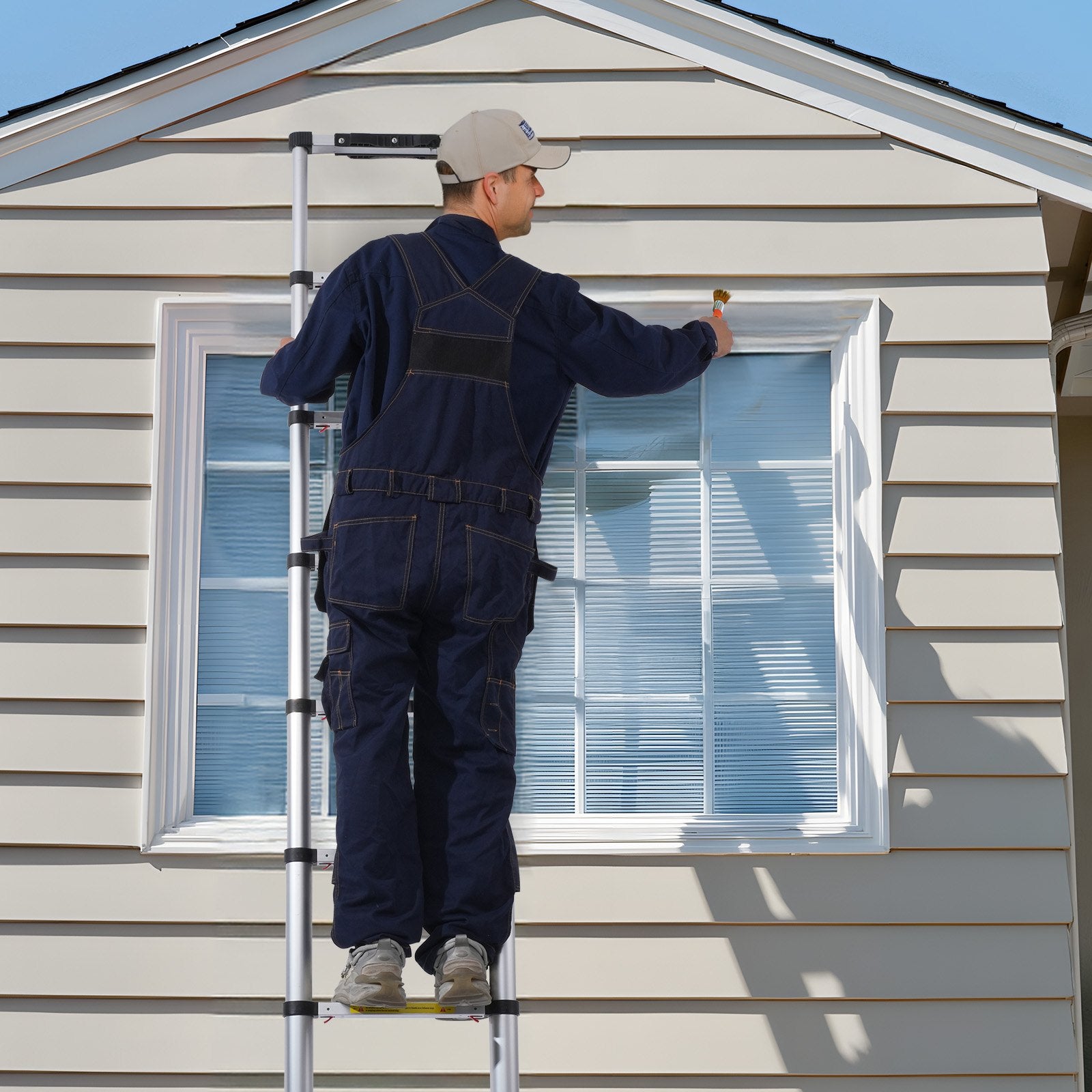 Automotive Lifts & Hoists: VEVOR Telescoping Extension Ladder 8.5FT One-button Retraction 375 LBS Capacity