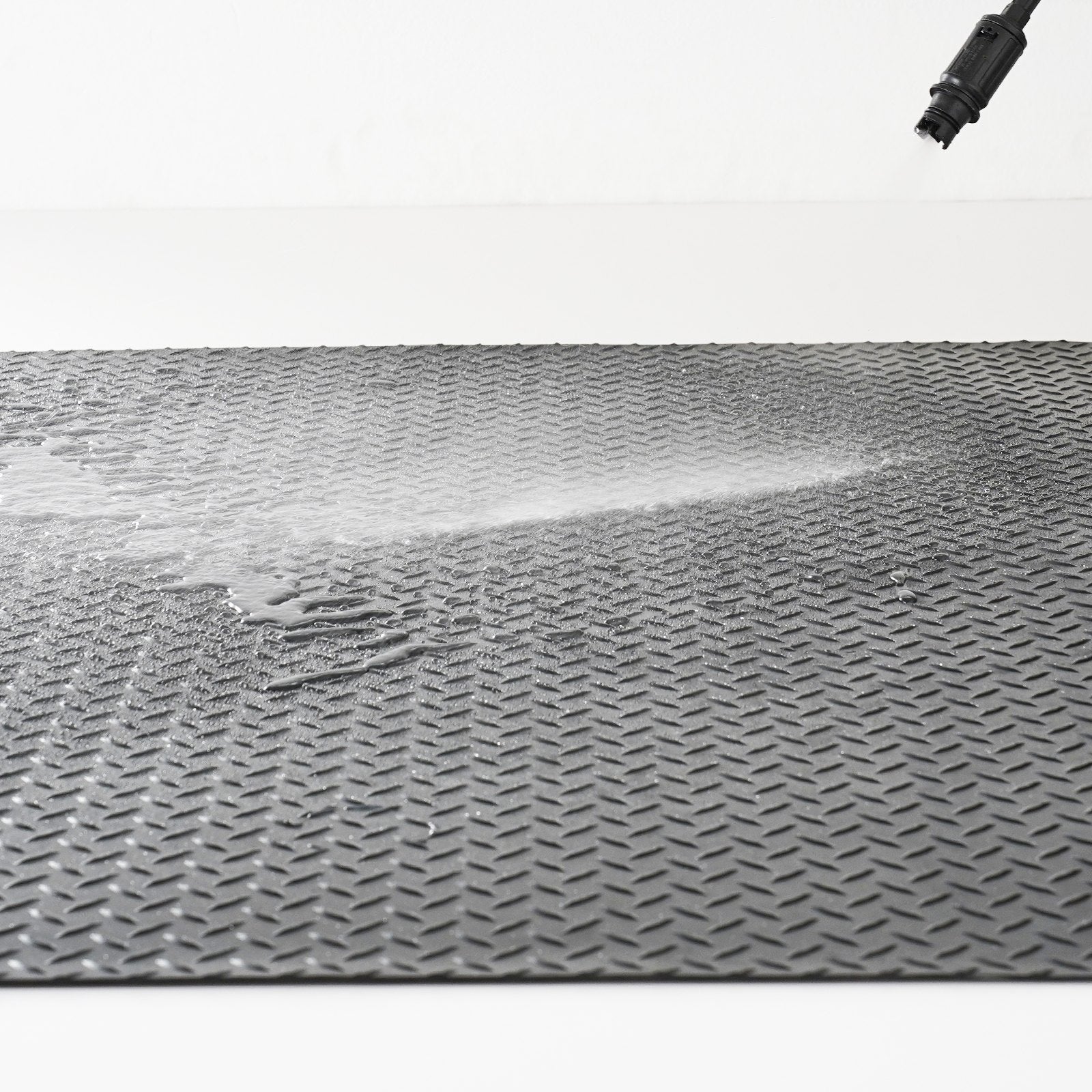 Dog Playpens & Gates: VEVOR Diamond-Plate Rubber Flooring Roll, 3 mm x 4 ft x 8 ft Garage Floor Mat, SBR Rubber Garage Flooring Roll, Easy to Clean, Diamond Plate Rubber Mat for Under Cars, Garage Industry Gym, Black