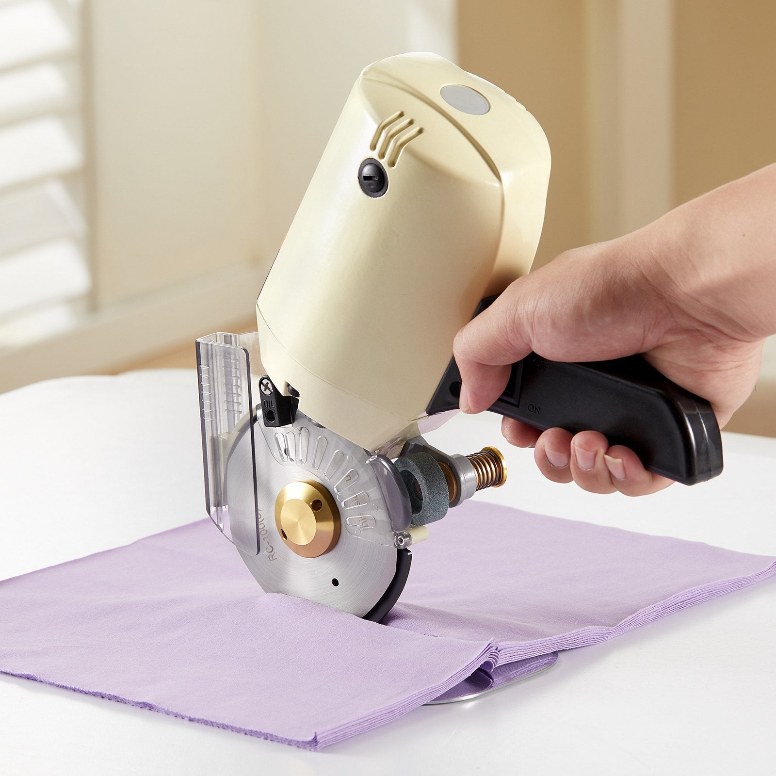 Chainsaws: VEVOR Fabric Cutter, 250W Electric Rotary Fabric Cutting Machine, 1.1" Cutting Thickness, Octagonal Knife, with Replacement Blade and Sharpening Stones, for Multi-Layer Cloth Fabric Leather