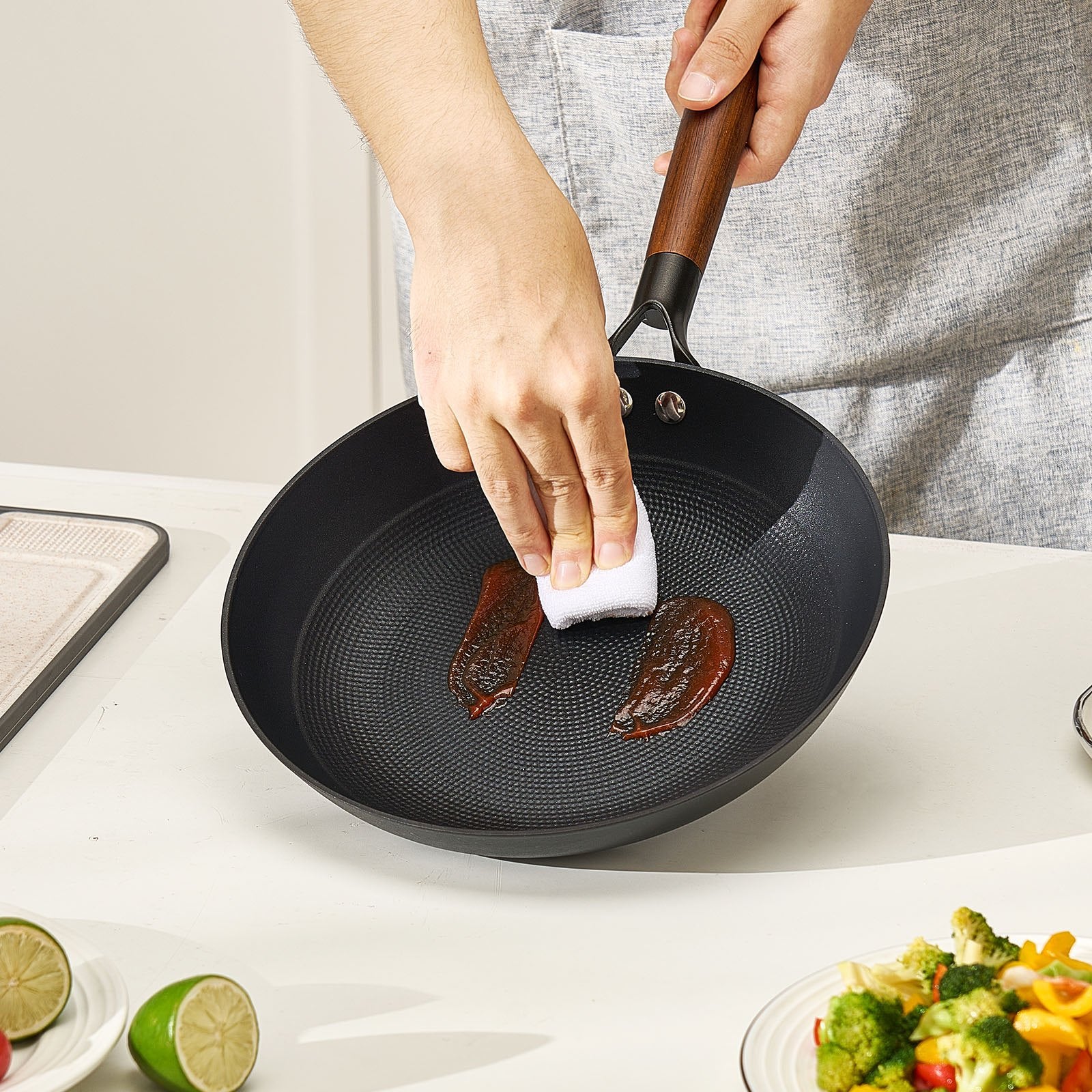 Skillets & Frying Pans: VEVOR Cast Iron Skillet, 3-Piece Frying Pan Set (205, 265, 310 mm), Nonstick Skillets with Detachable Wood Handle, Pre-Seasoned Chef's Pan, Kitchen Cookware for Gas, Electrical, and Induction, Black